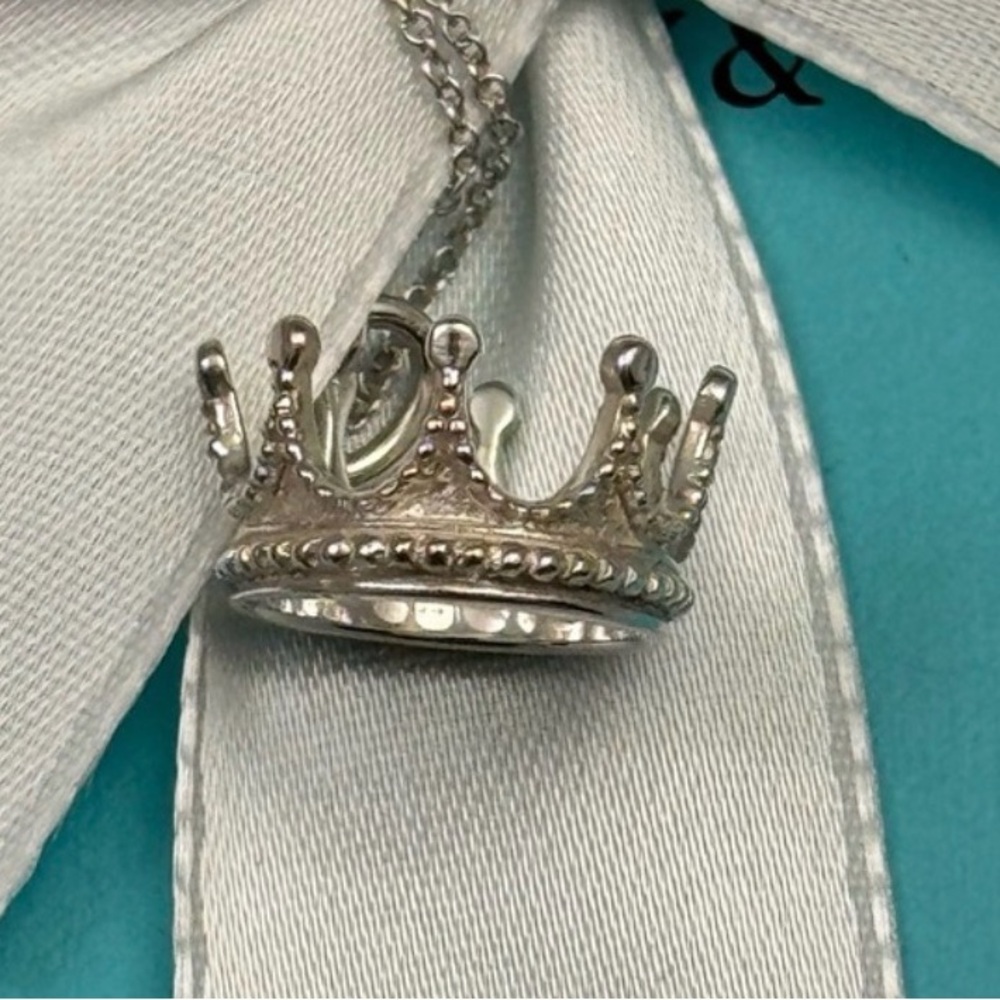 Authentic Rare “Like New”Tiffany&Co. LIKE NEW, RARE! 3D Princess Crown Necklace
